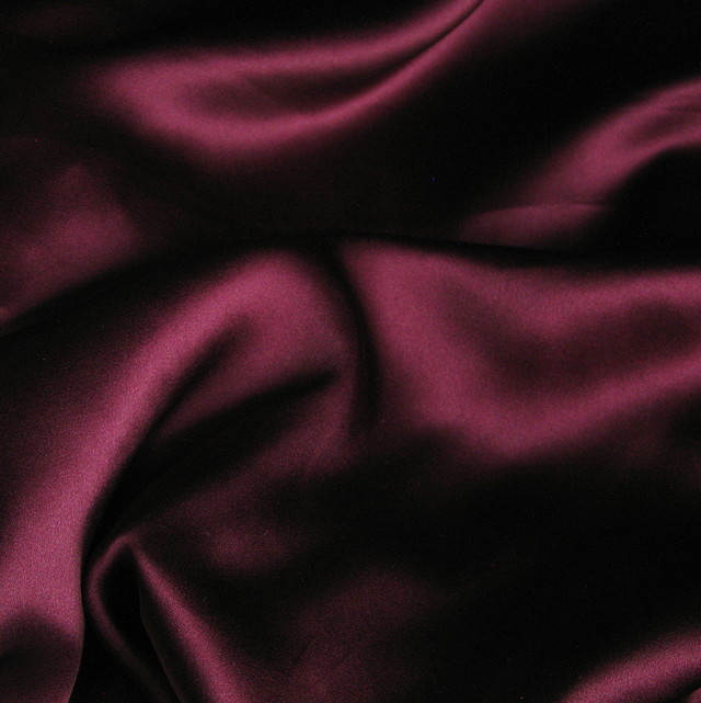 super hochwertiger Stretch Seidensatin in Dunkelbordeux