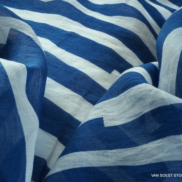 Fine tencel™ kimono long shirt fabric in blue stripes | View: Fine tencel™ kimono long shirt fabric in blue stripes