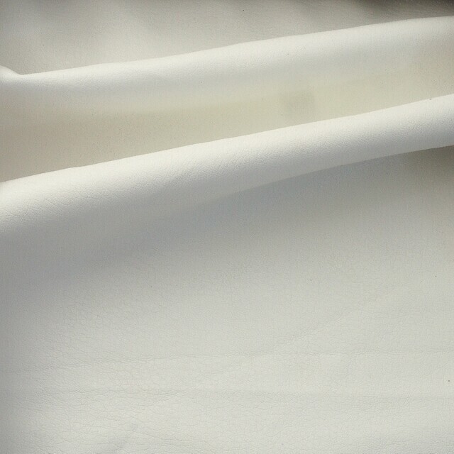Fine stretch faux leather in white | View: Fine stretch faux leather in white