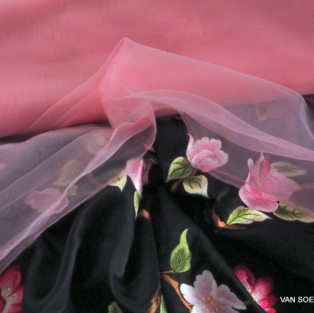 Fester Organza in hellem Pink