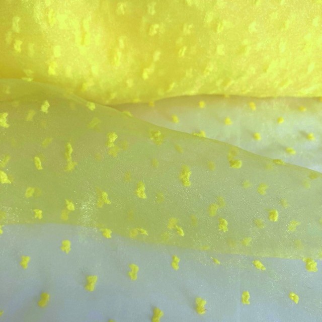 Flock Dots auf Tüll in der Farbe des Jahres 2021 leuchtendes Gelb | Ansicht: Stretch Tupfen Tüll in der illuminierenden Farbe Gelb