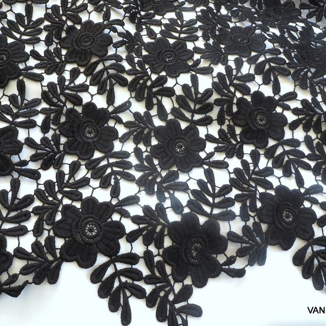 Guipure Blumen und Blätter Spitze in tief Schwarz | Ansicht: Guipure Blumen und Blätter Spitze in tief Schwarz