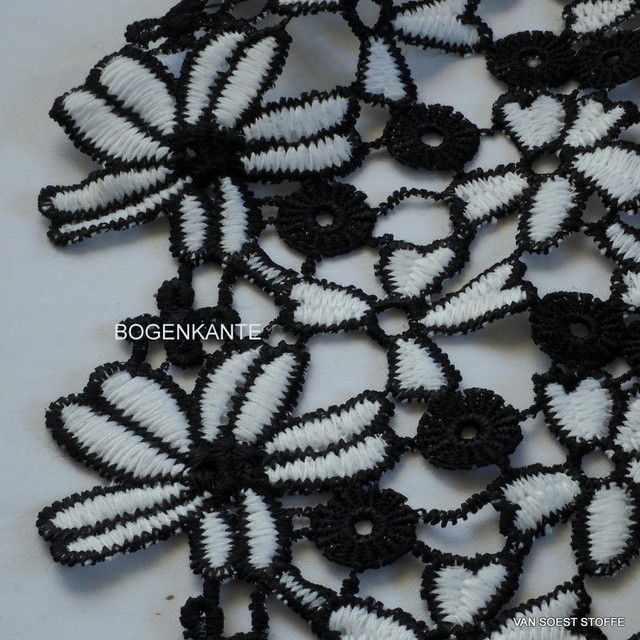 Guipure flower lace in black & white