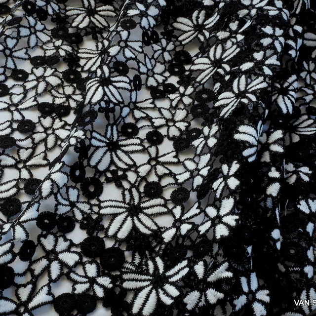 Guipure Blumenspitze in Schwarz-Weiß | Ansicht: Guipure Blumenspite in Schwarz-Weiß