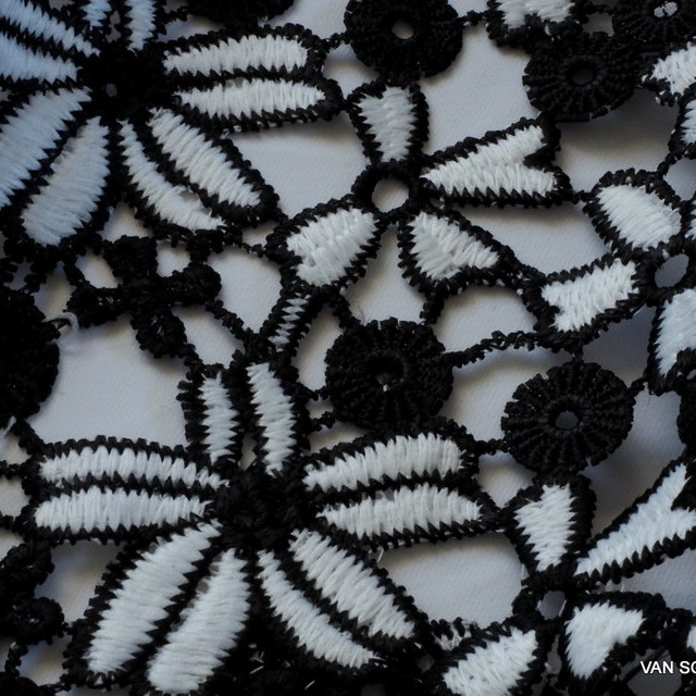 Guipure Blumenspitze in Schwarz-Weiß | Ansicht: Guipure Blumenspite in Schwarz-Weiß