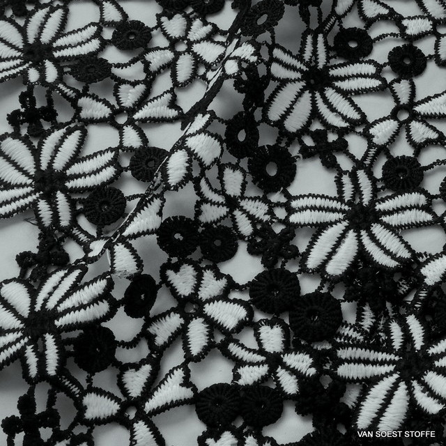 Guipure Blumenspitze in Schwarz-Weiß | Ansicht: Guipure Blumenspite in Schwarz-Weiß