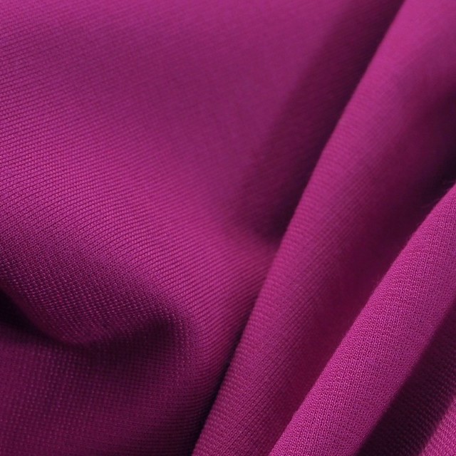 High Stretch (Bi-elastisch) leicht glänzend & mittelschwerer Fine Jersey Rayon Mix in Magenta | Ansicht: High Stretch (Bi-elastisch) leicht glänzend & mittelschwerer Fine Jersey Rayon Mix in Magenta