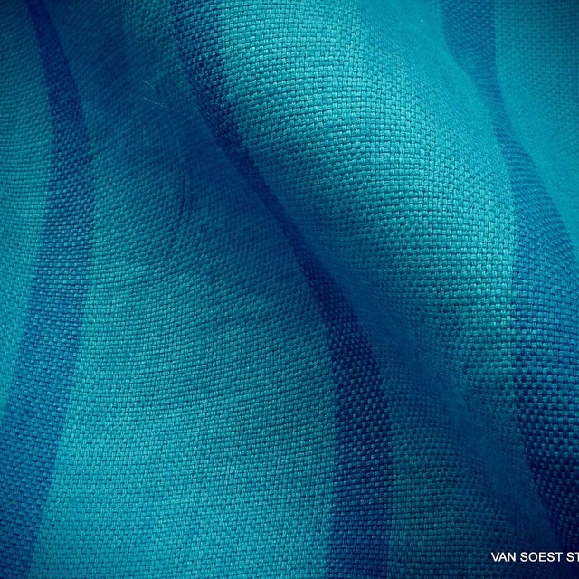 Hochwertiger 100% Dobby Leinen Längs Streifen in Aqua Blau | Ansicht: Hochwertiger 100% Dobby Leinen Längs Streifen in Aqua Blau