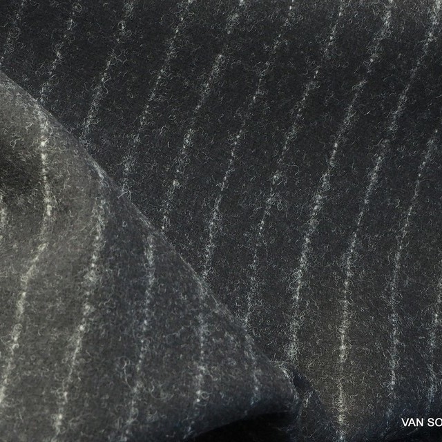 Hochwertiger Schurwoll Nadelstreifen in Schwarz-Silber | Ansicht: Hochwertiger Schurwoll Nadelstreifen in Schwarz-Silber