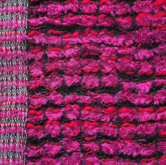 Italienischer Couture Bouclé in Pink Rot Schwarz | Ansicht: Italienischer Couture Bouclé in Pink Rot Schwarz