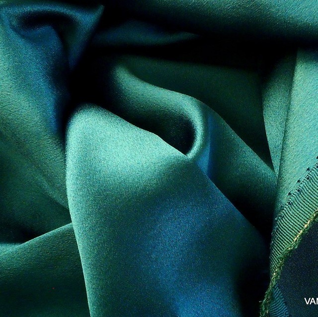 Italian heavy crepe satin in dark green | View: Italian heavy crepe satin in dark green