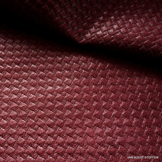 Checked Quilt in burgundy | View: Checked Quilt in burgundy