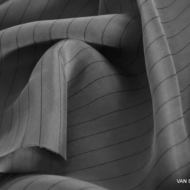 Matt glänzender Dandy Feinstreifen Satin Cupro Mix Grey Black