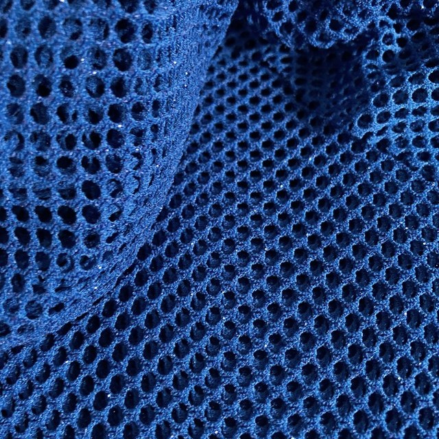Mesh Laminata Twist -High Stretch- Königsblau mit Royalblauen eingewirkten Glanzpartikeln
