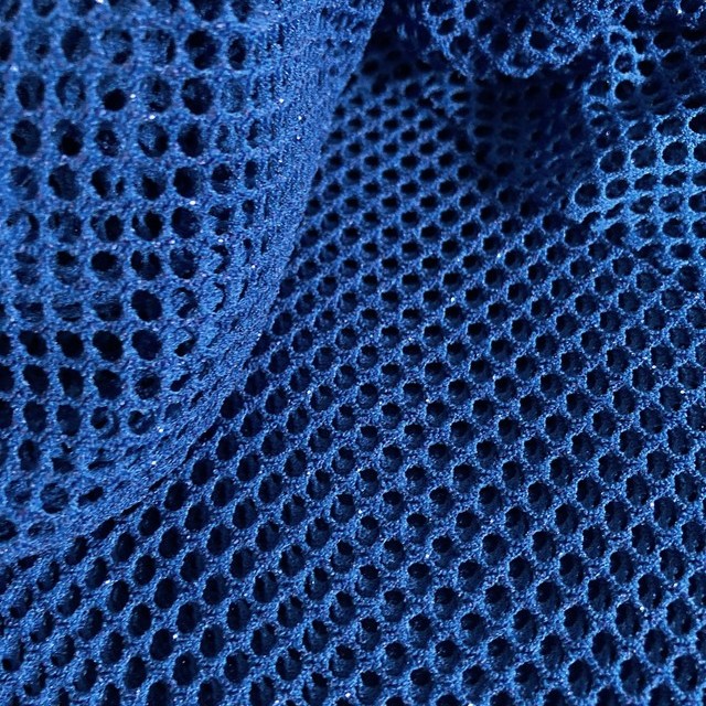 Mesh Laminata Twist -High Stretch- Königsblau mit Royalblauen eingewirkten Glanzpartikeln