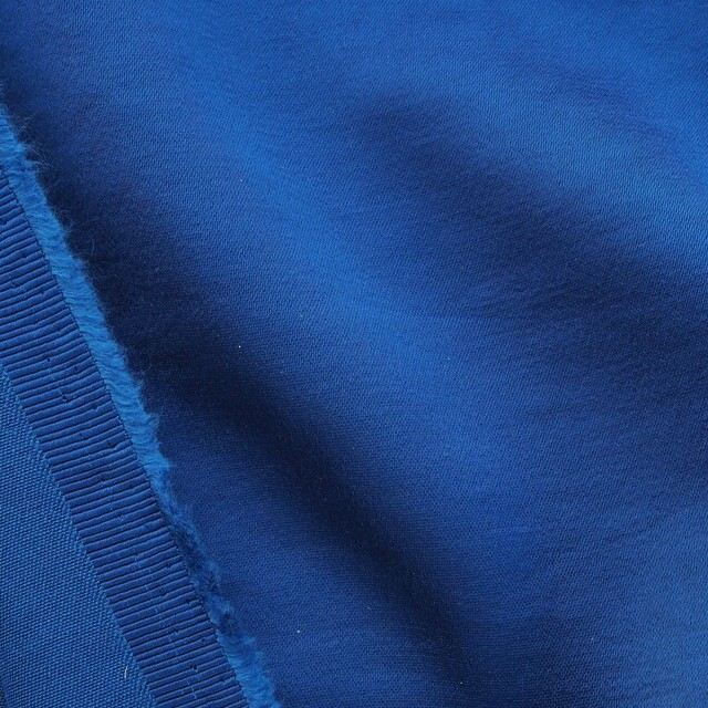 Metallic shimmering cobalt satin as a great flowing fabric | View: Metallic shimmering cobalt satin as a great flowing fabric