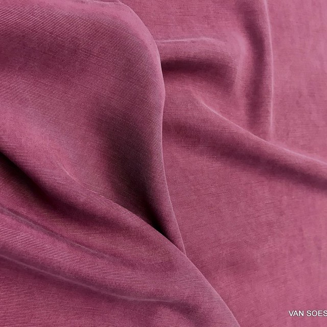 Mikro Ottoman Rib Cupro-Rayon in Deep Magenta | Ansicht: Mikro Ottoman Rib Cupro-Rayon in Deep Magenta