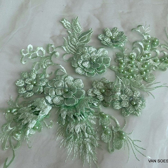 Mint Farben Spitze Blüten & Blätter mit 3D Blüten & großen Perlen auf Tüll | Ansicht: Mint Farben Spitze Blüten & Blätter mit 3D Blüten & großen Perlen auf Tüll