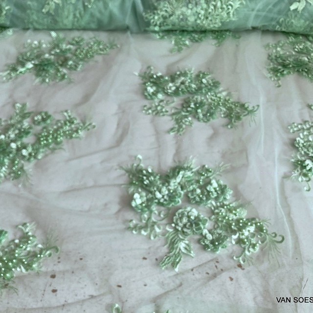 Mint Farben Spitze Blüten & Blätter mit 3D Blüten & großen Perlen auf Tüll | Ansicht: Mint Farben Spitze Blüten & Blätter mit 3D Blüten, Strass & großen Perlen auf Tüll