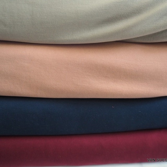 Modal™ piqué jersey blend in deep burgundy | View: Modal™ piqué jersey blend in deep burgundy