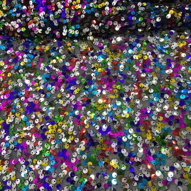 Multicolor Pailletten auf Schwarzen Tüll