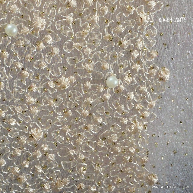 Perlen auf mikro Blümchen Stretch Glitter Tüll in Creme