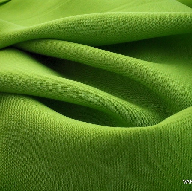 Pesto farbiges 100% Viskose soft Poplin
