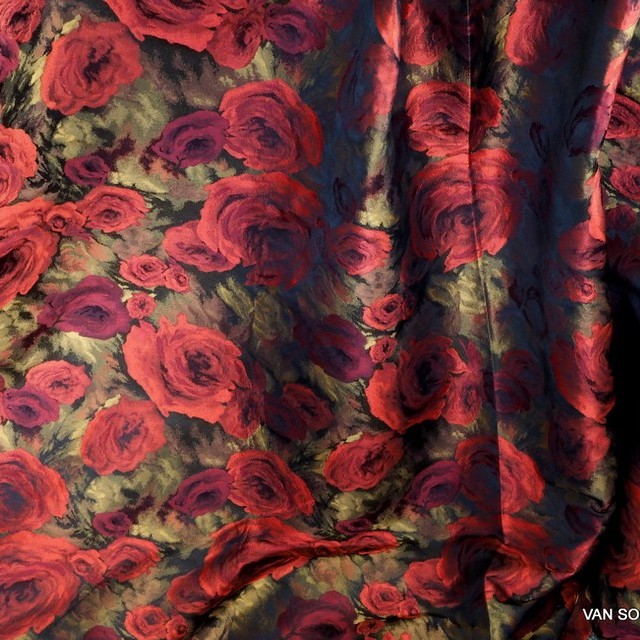 Rose shadow jacquard in red black gold | View: Rose shadow jacquard in red black gold