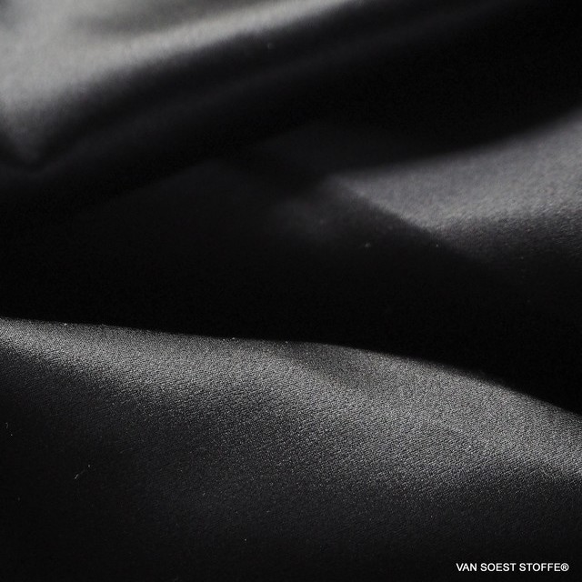 Schwerer Seidensatin in Schwarz | Ansicht: Schwerer Seidensatin in Schwarz