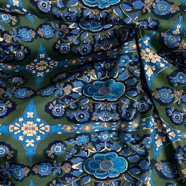 Silk imitation twill with fancy floral fantasy design | View: Faux silk twill with fancy floral fantasy design