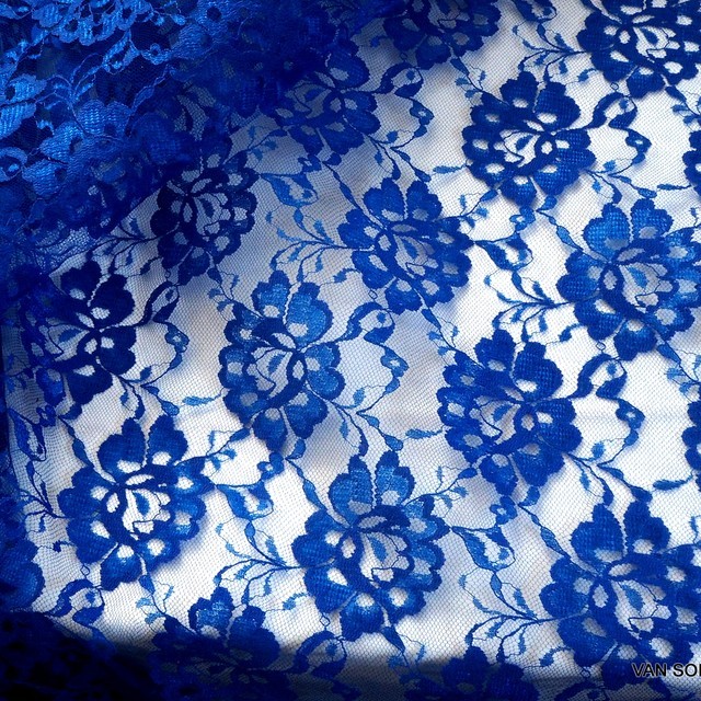 Stiff Clara lace in cobalt blue | View: Stiff Clara lace in cobalt blue