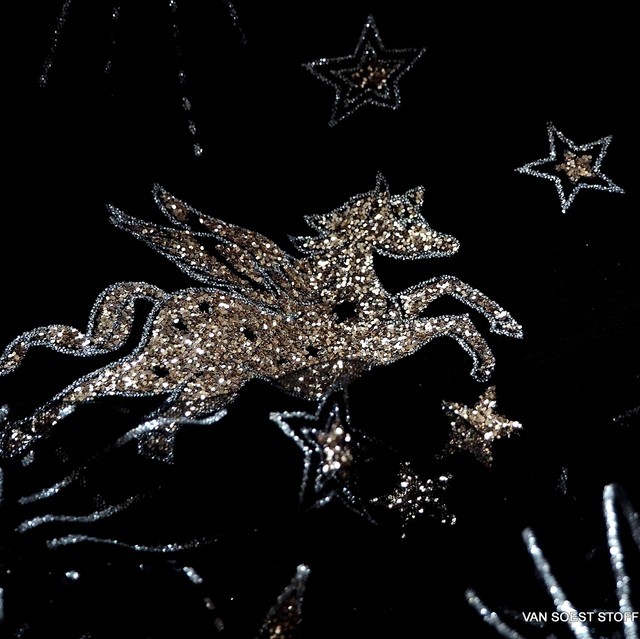 Strass Figuren/Sternen und Mond in Gold + Silber auf Schwarzen Stretch Tüll | Ansicht: Strass Figuren/Sternen und Mond in Gold + Silber auf Schwarzen Stretch Tüll