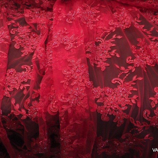 Strass + Perlen + Pailletten bestickter Blumen + Blätter Stickerei in Scharlach Rot | Ansicht: 1630 - Couture Ton in Ton Scharlach Roter Spitze mit Perlen und Straß