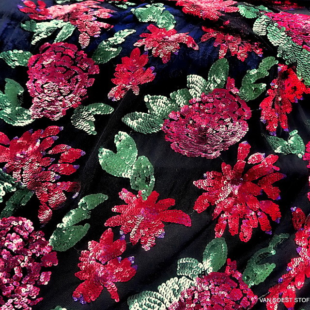 Stretch Blumen + Blätter mini Pailletten allover auf weichen Tüll | Ansicht: Stretch Blumen + Blätter mini Pailletten allover