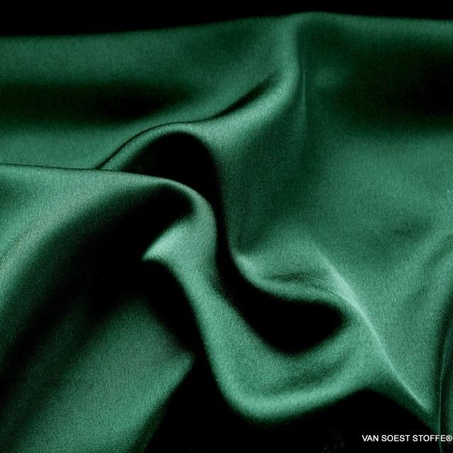 Stretch Satin super leicht und weich fliessend in Smaragdgrün