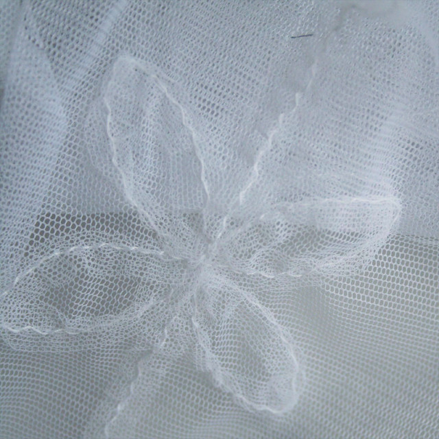 Stretch Tüll mit aufgestickten Blüten in weiß | Ansicht: 0033 Stretch Tüll mit aufgestickten Blüten in weiß