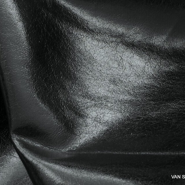 Stretch Wetlook Vinyl in Crash Farbe Schwarz | Ansicht: Stretch Wetlook Vinyl in Crash Look Farbe Schwarz