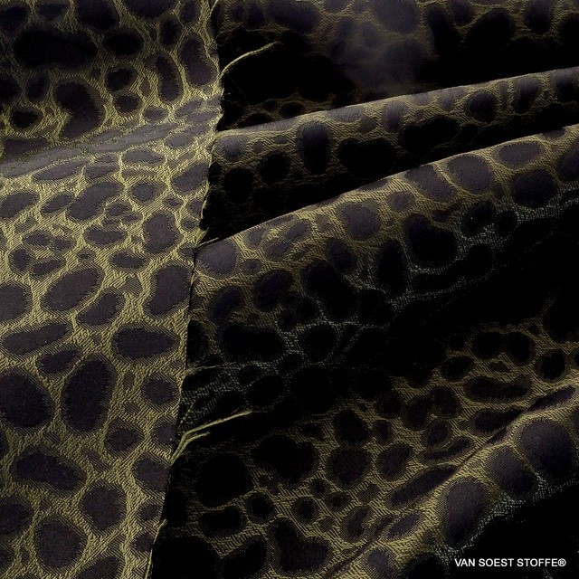 Animal fur jacquard in olive-black