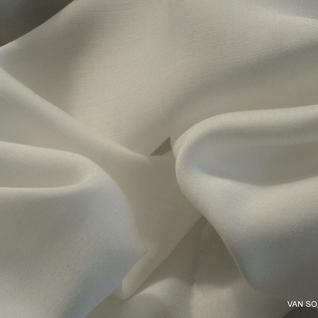 Vintage copper silk in off-white as a twill fabric | View: Vintage copper silk in off-white as a twill fabric