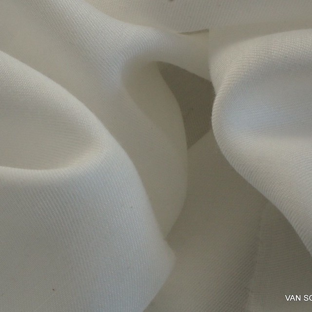 Vintage copper silk in off-white as a twill fabric | View: Vintage copper silk in off-white as a twill fabric