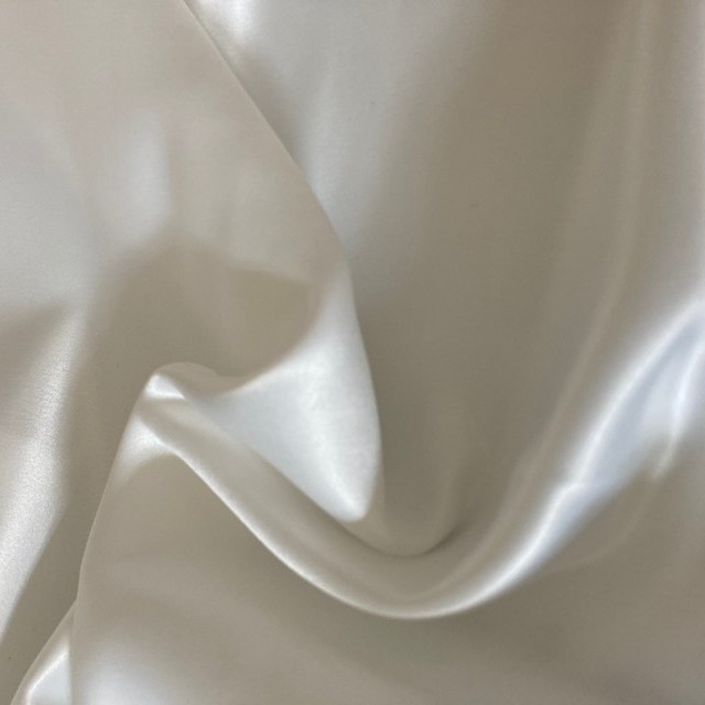 Vintage Luxus Satin in der Farbe Offwhite