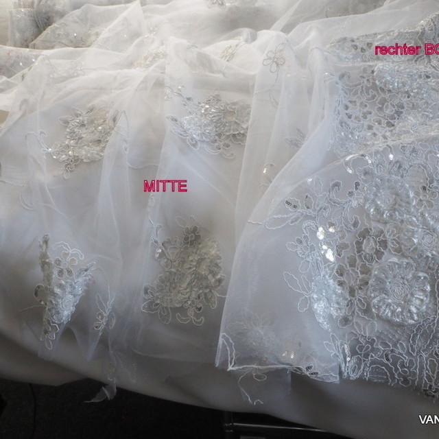 White coloured flower lace on white mesh | View: White coloured flower lace on white mesh