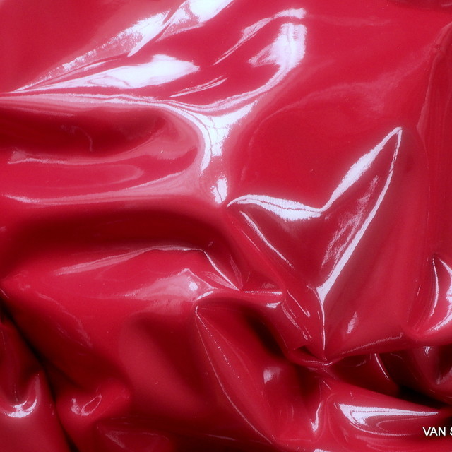 Wetlook soft vinyl with backside in color pink | View: Stretch Wetlook soft vinyl with soft white backside in top color red