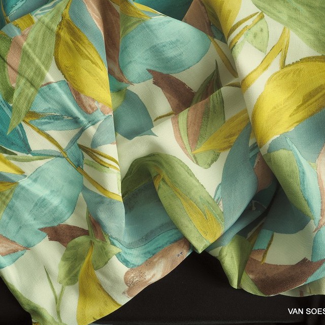 bunter Fascination Blumenprint auf Viskose Crepe