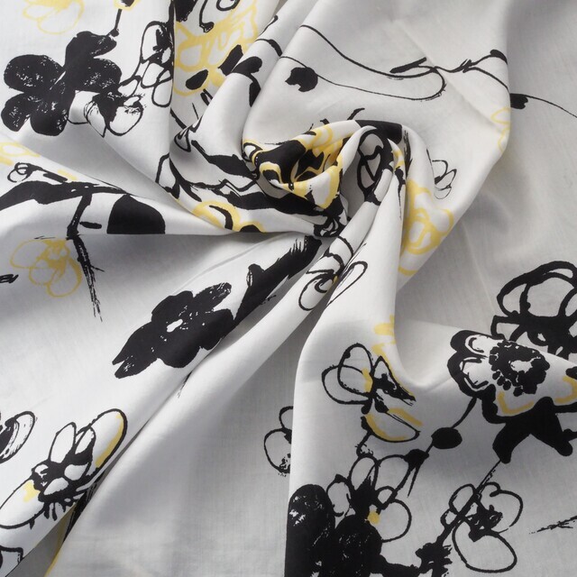 Floral print on 100% cotton in white vanilla black