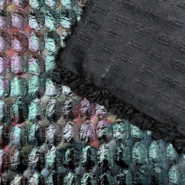 glaenzender Ledereffekt auf laminiertem Waffel Velour Green-Red-Black limitiert | Ansicht: glaenzender Ledereffekt auf laminiertem Waffel Velour Green-Red-Black limitiert