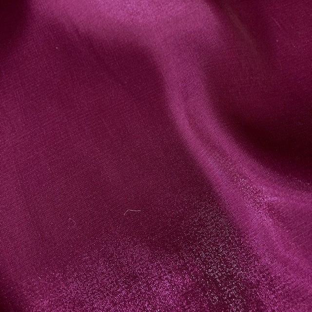 modisch glänzendes Duchesse Imitat in Magenta | Ansicht: modisch glänzendes Duchesse Imitat in Magenta