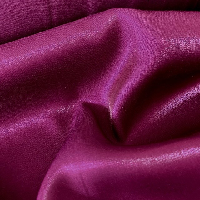 fashionable shiny duchesse imitation magenta