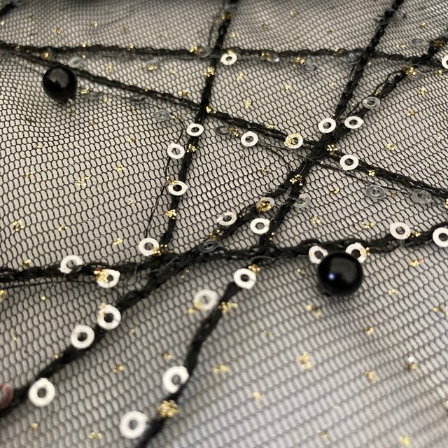 schwarzer Tüll bestickt mit Spinnennetz, Minipailleten, Perlen & Miniprint Dots - schwarz silber gold | Ansicht: schwarzer Tüll bestickt mit Spinnennetz, Minipailleten, Perlen & Miniprint Dots - schwarz silber gold