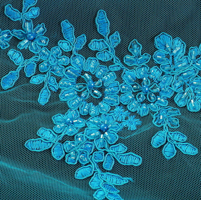 Stoff Spitze Blumenboucquets Perlen bestickt in Türqoise